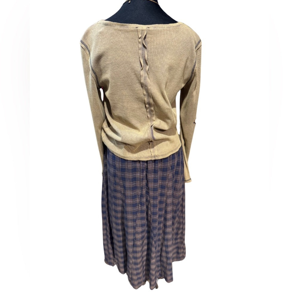 POL Distressed Olive Long Sleeve Top women's medium