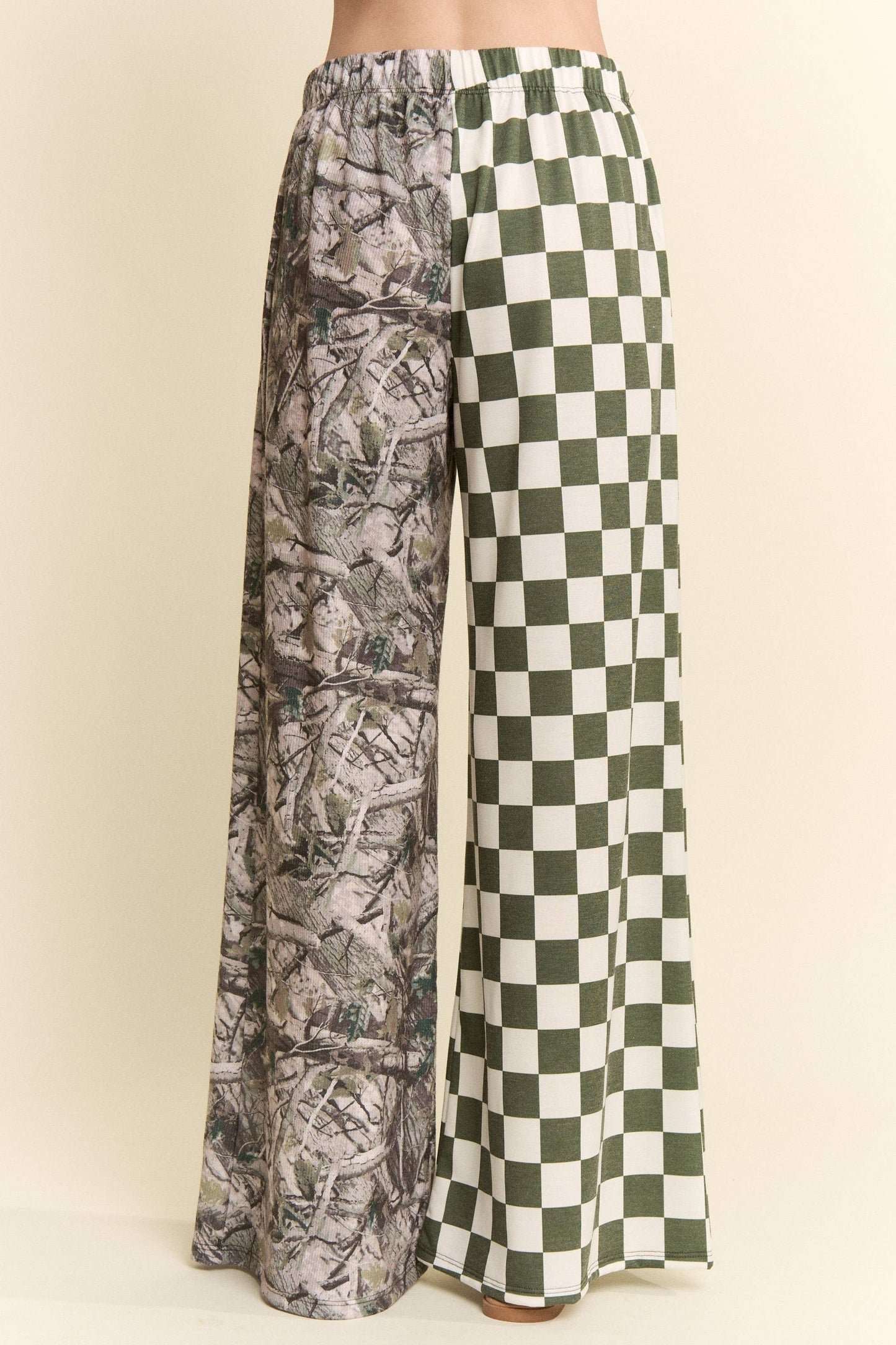 SPLIT DECISION CHECKER AND HUNTING CAMO
