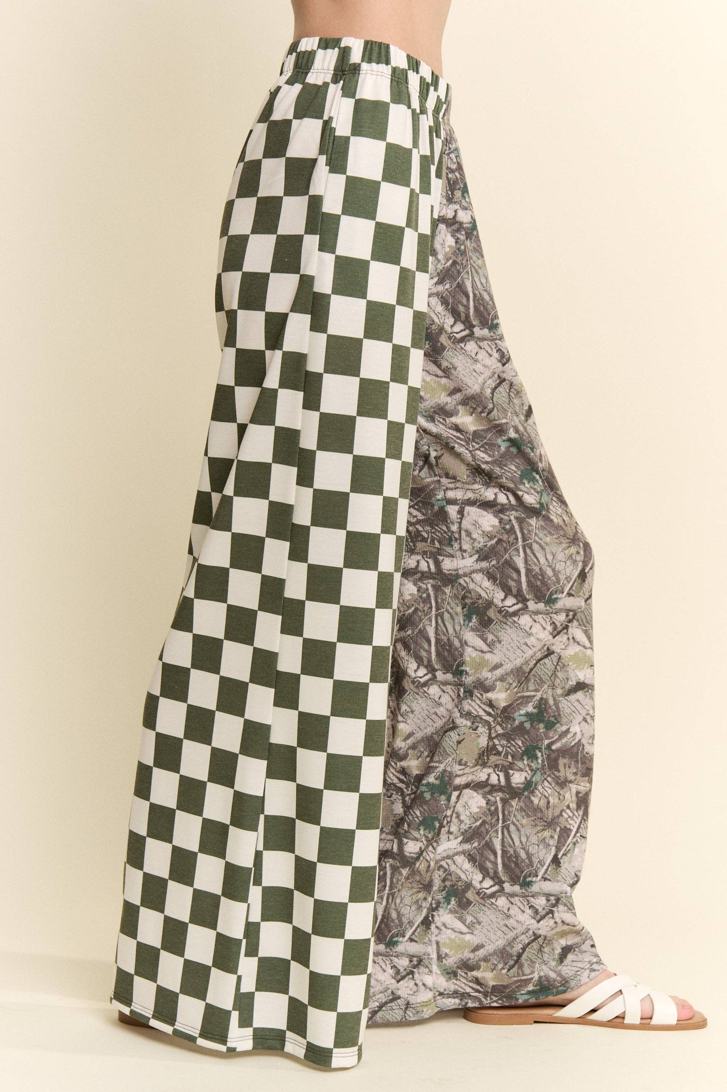 SPLIT DECISION CHECKER AND HUNTING CAMO
