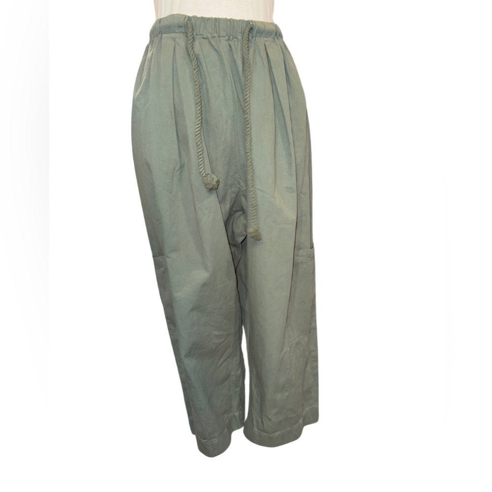 BUCKETLIST Army Green Oversized Capri Pants - large
