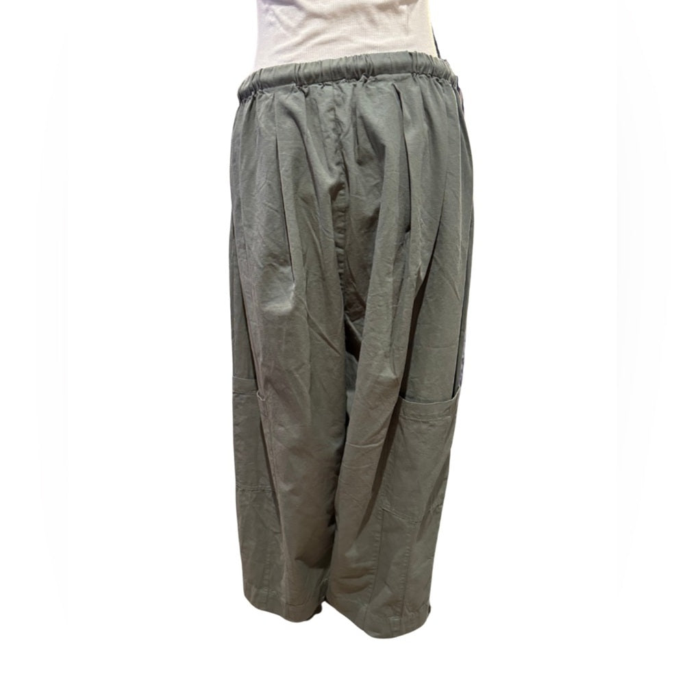 BUCKETLIST Army Green Oversized Capri Pants - large
