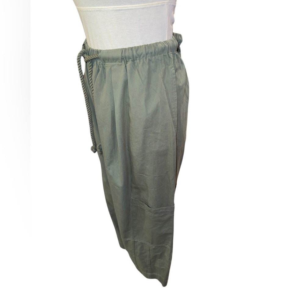 BUCKETLIST Army Green Oversized Capri Pants - large